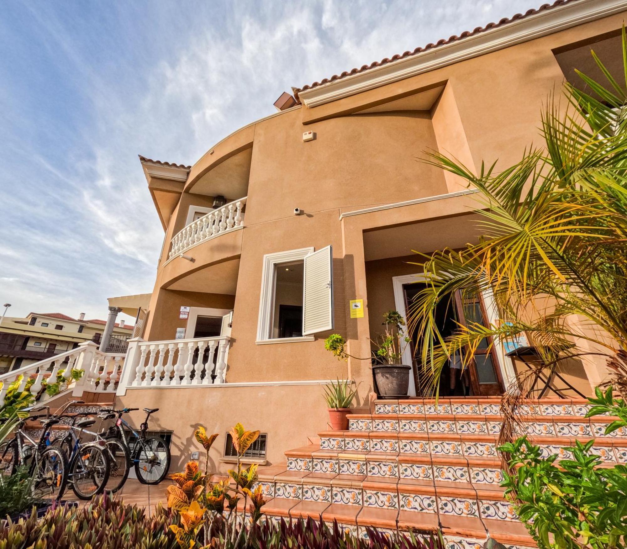 Duque Nest Hostel Costa Adeje  Buitenkant foto